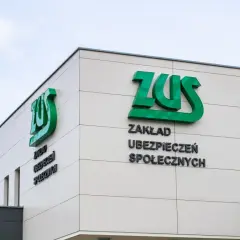 Budynek ZUS. Zastanawiasz się, ile trzeba mieć przepracowane, żeby dostać rentę? Sprawdź w ZUS!
