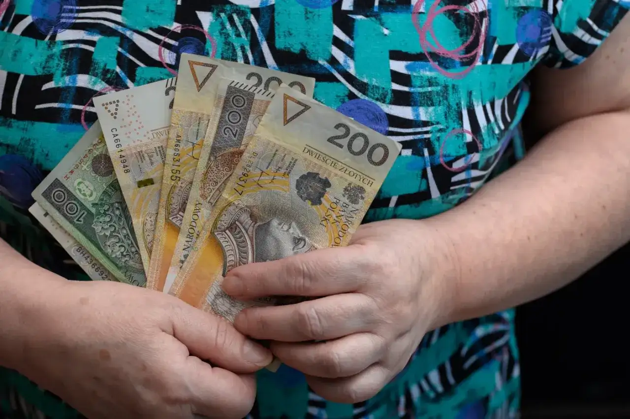 Renta z ZUS: Jak zarobki wpływają na Twoje świadczenie?
